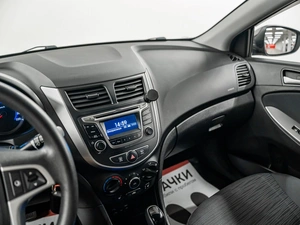 Седан Hyundai Solaris 2016 года, 1240000 рублей, Красноярск