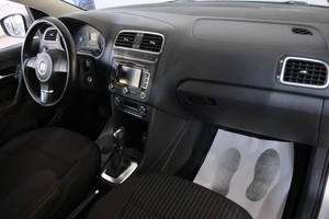 Седан Volkswagen Polo 2013 года, 919000 рублей, Омск