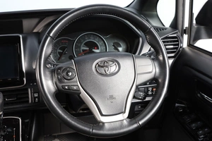 Минивэн Toyota Noah 2019 года, 3099000 рублей, Новосибирск