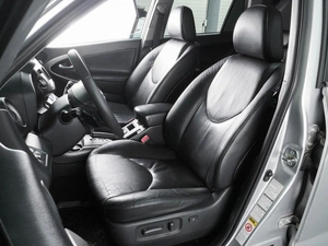 Внедорожник Toyota RAV4 2010 года, 1415000 рублей, Воронеж