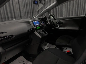 Минивэн Toyota Wish 2011 года, 1190000 рублей, Красноярск