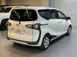 Минивэн Toyota Sienta 2020 года, 1727000 рублей, Красноярск