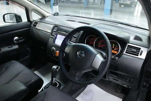 Хетчбэк Nissan Tiida 2006 года, 558000 рублей, Солонцы