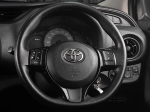 Хетчбэк Toyota Vitz 2017 года, 1179000 рублей, Тюмень