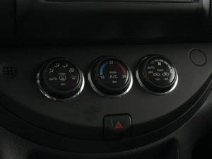 Хетчбэк Nissan Note 2012 года, 810000 рублей, Омск