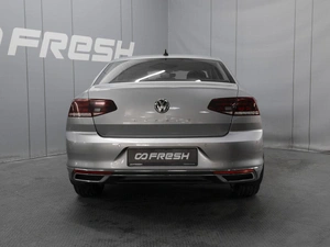 Седан Volkswagen Passat 2020 года, 2880000 рублей, Омск