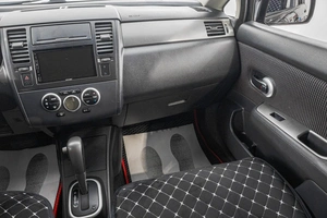 Хетчбэк Nissan Tiida 2012 года, 939000 рублей, Барнаул