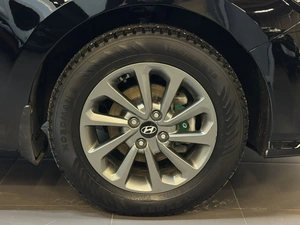 Седан Hyundai Solaris 2021 года, 1327000 рублей, Красноярск