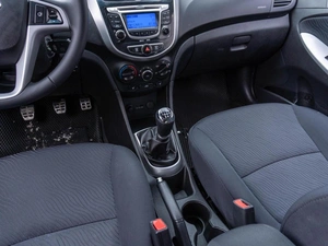 Седан Hyundai Solaris 2013 года, 819000 рублей, Саратов