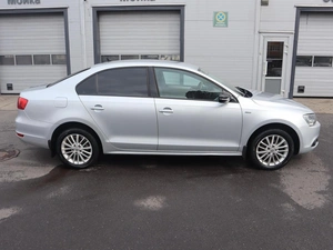 Седан Volkswagen Jetta 2013 года, 1090000 рублей, Железногорск