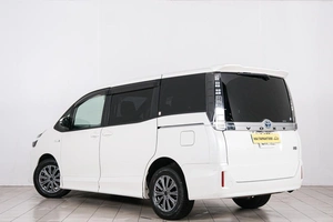 Минивэн Toyota Voxy 2014 года, 2049000 рублей, Красноярск