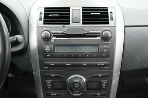 Седан Toyota Corolla 2011 года, 1099000 рублей, Омск