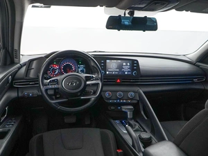 Седан Hyundai Elantra 2022 года, 1999077 рублей, Москва