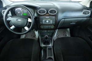 Хетчбэк Ford Focus 2006 года, 549000 рублей, Омск