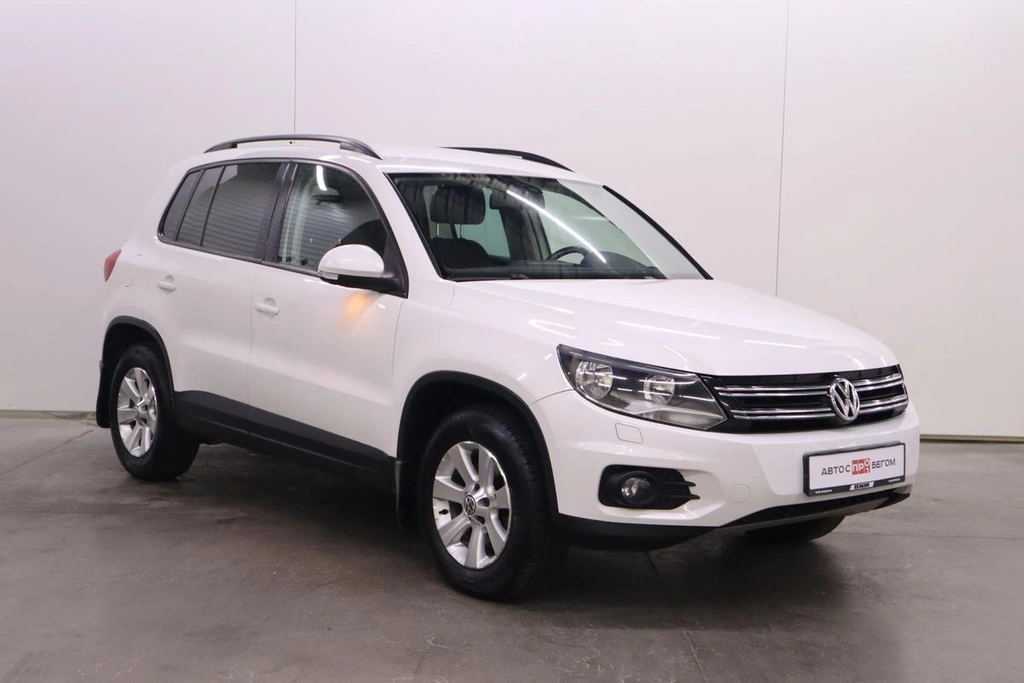 Внедорожник Volkswagen Tiguan 2013 года, 1375000 рублей, Брянск