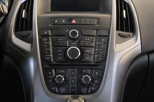 Универсал Opel Astra 2013 года, 989000 рублей, Омск