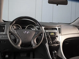 Седан Hyundai Sonata 2012 года, 1078000 рублей, Омск