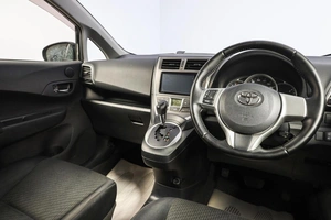 Хетчбэк Toyota Ractis 2012 года, 1249000 рублей, Новосибирск