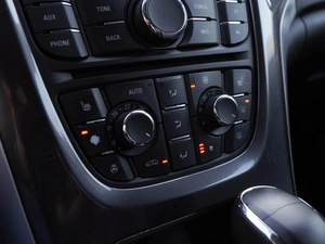 Седан Opel Astra 2012 года, 999000 рублей, Волгоград