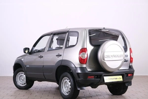 Внедорожник Chevrolet Niva 2015 года, 899000 рублей, Омск