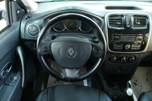 Седан Renault Logan 2016 года, 549000 рублей, Омск