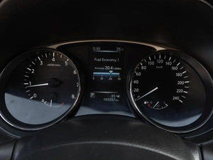 Внедорожник Nissan X-Trail 2015 года, 1599000 рублей, Саратов