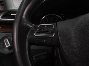 Седан Volkswagen Passat 2012 года, 1272000 рублей, Воронеж
