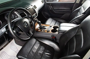 Внедорожник Volkswagen Touareg 2012 года, 2139000 рублей, Сургут