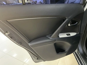 Седан Toyota Avensis 2011 года, 1287000 рублей, Солонцы