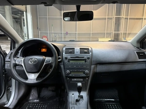 Седан Toyota Avensis 2011 года, 1147000 рублей, Красноярск