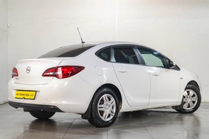 Седан Opel Astra 2012 года, 759000 рублей, Челябинск