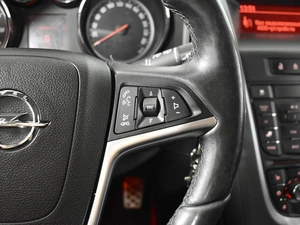 Седан Opel Astra 2013 года, 676200 рублей, Казань