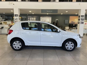 Хэтчбек Renault Sandero 2015 года, 620000 рублей, Орёл