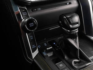 Внедорожник Toyota Land Cruiser 2023 года, 12279000 рублей, Тюмень