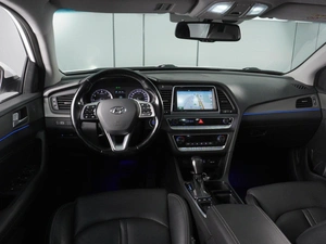 Седан Hyundai Sonata 2019 года, 2289000 рублей, Красный Пахарь
