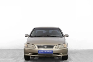 Седан Toyota Camry 2000 года, 649000 рублей, Барнаул