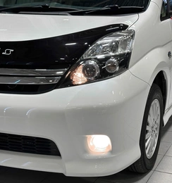 Минивэн Toyota Isis 2014 года, 1290000 рублей, Красноярск