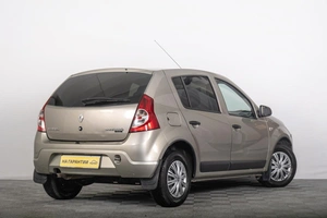 Хетчбэк Renault Sandero 2011 года, 689000 рублей, Томск