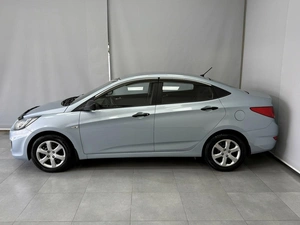 Седан Hyundai Solaris 2013 года, 800000 рублей, Красноярск