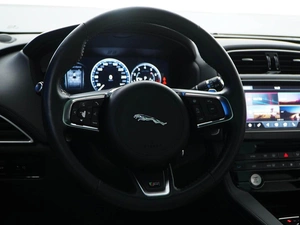 Внедорожник Jaguar F-Pace 2016 года, 3359077 рублей, Москва
