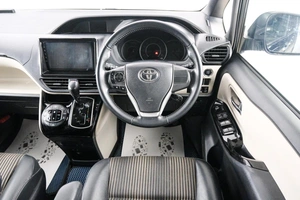 Минивэн Toyota Noah 2019 года, 2199000 рублей, Красноярск