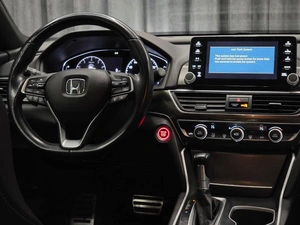 Седан Honda Accord 2018 года, 1879000 рублей, Красноярск