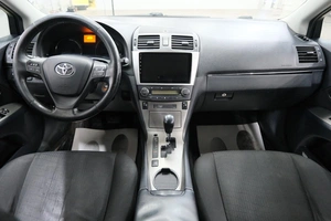 Седан Toyota Avensis 2009 года, 1179000 рублей, Омск