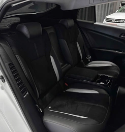 Хетчбэк Toyota Prius PHV 2018 года, 2357000 рублей, Красноярск