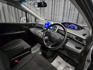 Минивэн Honda Freed 2011 года, 920000 рублей, Красноярск