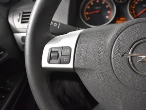 Седан Opel Astra 2011 года, 485200 рублей, Казань