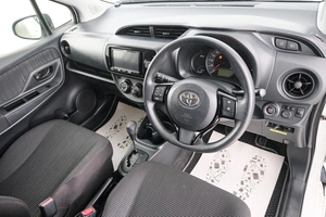 Хетчбэк Toyota Vitz 2019 года, 949000 рублей, Красноярск