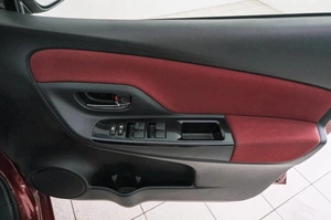 Хетчбэк Toyota Vitz 2017 года, 979000 рублей, Красноярск