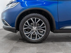 Внедорожник Mitsubishi Outlander 2015 года, 1800000 рублей, Красноярск