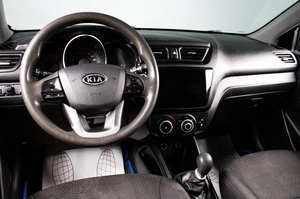 Седан Kia Rio 2011 года, 779000 рублей, Сургут